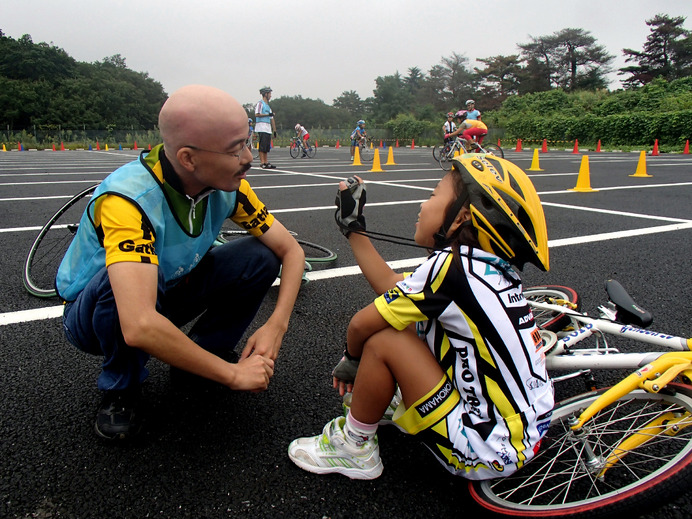 自転車ロードレースの無料教室でテクニックを習得する