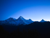 ヒマラヤ山脈をピンク色に染める、ネパールの朝日 画像