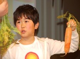 鈴木福くん、食レポ対決で人気芸人2人に圧倒的勝利…ボンカレー新商品発表会 画像