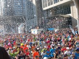 37000人がスタートするのに約28分！迫力の東京マラソンスタート 画像