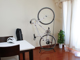 縦＆横置き収納できる「自立式自転車専用スタンド」発売 画像