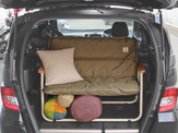 車内でキャンプ用品を置ける「グッドラックソファ＆テーブル」発売 画像