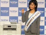 小島瑠璃子が“特命営業部長”に就任、「書き初め」で部の方針を表明!…ブラザー新製品発表会 画像