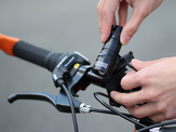 IPX7の防水性能を持つ自転車用LEDライト「ハイパワーLEDライト210」発売 画像