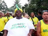 【FIFAワールドカップ2014ブラジル】ブラジルの名物巨漢サポーターが“日本発応援歌”でネイマールにエール 画像