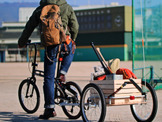 木製デッキを使用した自転車用トレーラー「ウッディサイクルトレーラー」発売 画像