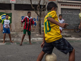 これが、サッカー王国ブラジル！素人おじさんの足技がすげぇぞ 画像