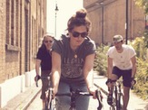 オーガニックコットン使用、自転車を愛する人のTシャツ 画像