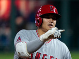 大谷翔平、日米通算100号に王手　“リアル二刀流”はMLB公式の「序盤の偉大な瞬間」にも選出 画像