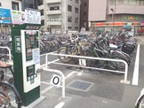 【なくせ！自転車事故】自転車を置く場所は駐輪場など決められたところに 画像