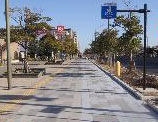 浦安市、シンボルロードに自転車通行区分を整備 画像