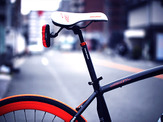 自由自在に取り付けられる自転車用リヤライト、ドッペルギャンガーから登場 画像