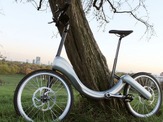 チェーンレスでBeacon搭載、近未来型折りたたみ自転車「JIVR」 画像