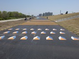 【澤田裕のさいくるくるりん】荒川の減速舗装にみる、自転車規制の混沌 画像