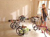 自転車輸入などを手がけるアキボウが創立70周年 画像