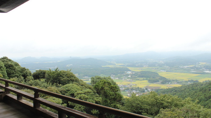 「関東の清水寺」と呼ばれる西光院の回廊からの眺め。