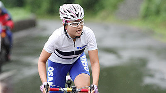 　第43回全国都道府県対抗自転車競技大会は8月24日、新潟県南魚沼市で女子ロードレースが行われ、豊岡英子（大阪）が優勝した。