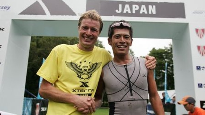 　8月30日（土）に群馬県の丸沼高原で行われた2008XTERRA JAPAN　チャンピオンシップは、イギリスのサム・ガードナーが優勝した。日本人最高位は2位の小笠原崇裕。