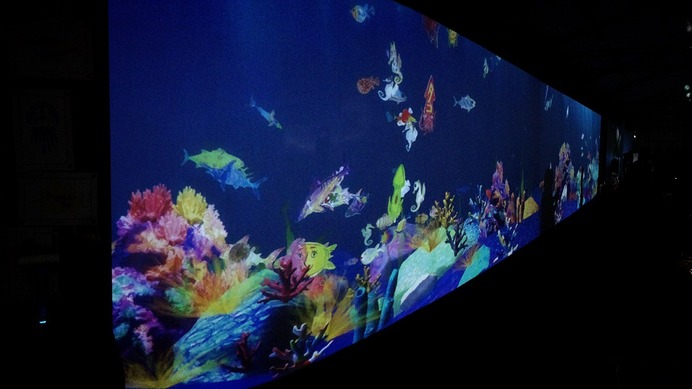 東京デザインウィーク、チームラボの「お絵かき水族館」