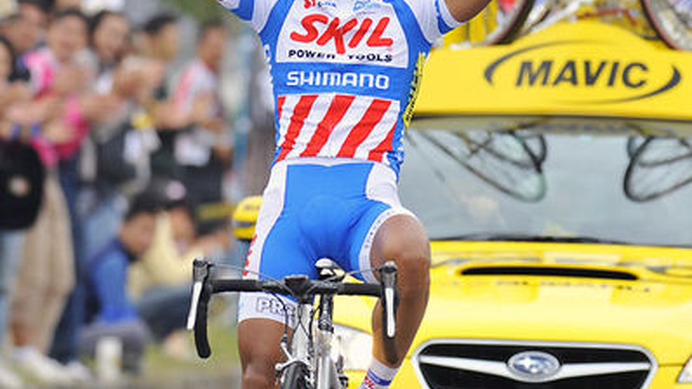 　9月28日に長野県飯田市で開催された全日本実業団サイクルロードレースin飯田で、ヨーロッパから帰国したばかりの土井雪広（スキル・シマノ）が優勝し、大会3連覇を達成した。2位にもスキル・シマノの鈴木真理が入った。