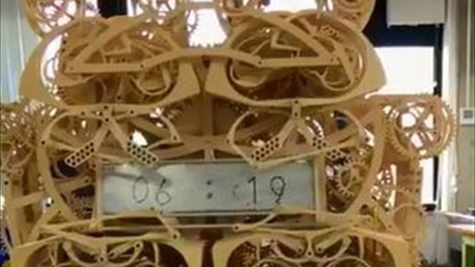【クオリティが芸術作品】卒業制作で作られた「書き時計」