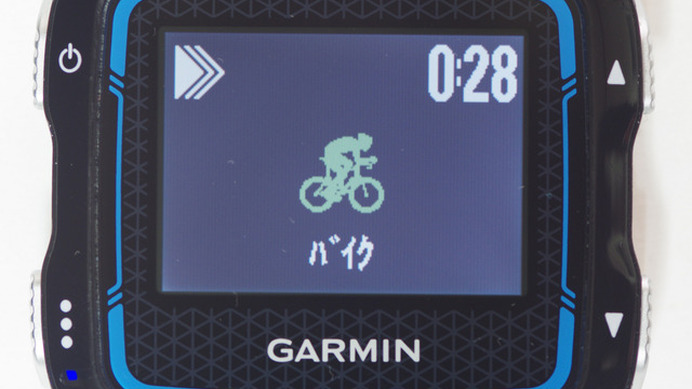アクティビティのトライアスロンを起動すると、スイムからバイクへ、バイクからランへと、ボタン一つで移行することができる。