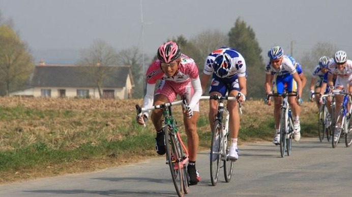 　4月3日にフランスでルート・アデリード・ビトレが開催され、残り10kmで大集団から飛び出した21人のなかから、ジェローム・コッペル（フランス、フランセーズデジュ）とダビド・ルレイ（フランス、アグリテュベル）がアタックし、最後はコッペルが単独で逃げ切って優勝