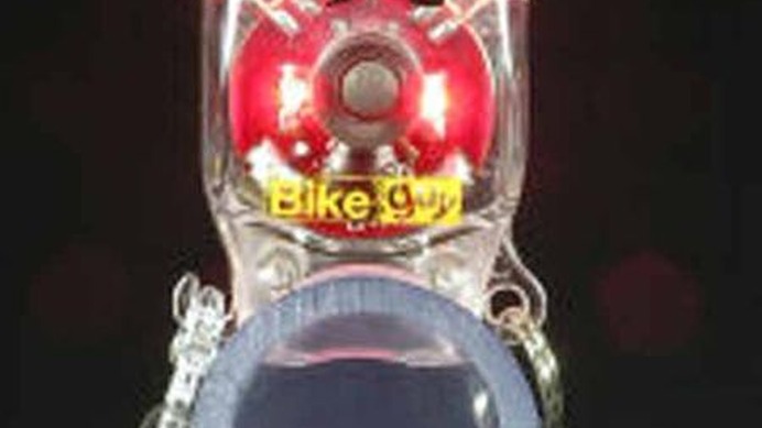 世界最小・最軽量。ユニコから、LED(発光ダイオード)を使用したサイクル用セイフティライト「バイクガイ RX-6」が発売された。小さなボディで最長300時間の点灯が可能。