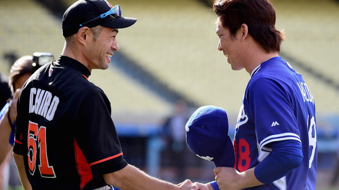 イチロー（左）と前田健太が初めての対面（2016年4月25日）