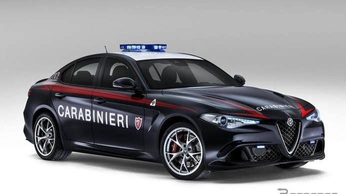イタリア警察に配備されたアルファロメオ ジュリア 新型のクアドリフォリオ