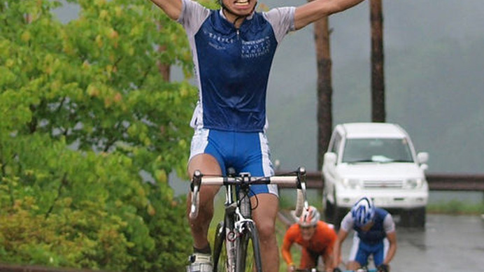 　日本学生自転車競技連盟が主催する全日本学生選手権個人ロードレース大会が、5月30・31日に長野県木祖村の奥木曽湖周回コースで行われ、男子レース（181km）は、7人の先頭集団によるラスト1kmの登りスプリントを制した木守望（京都産業大学）が優勝した。