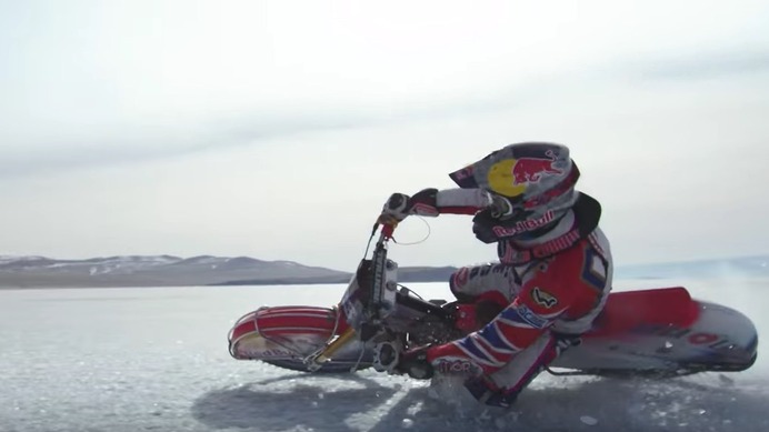 ダニイル・イヴァノフ、世界初のバイカル湖氷上完走