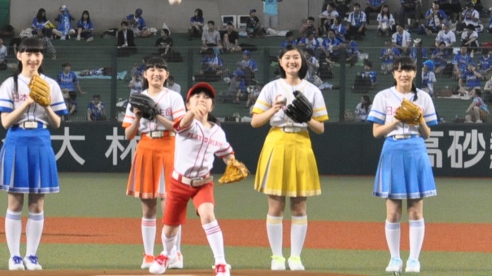 本田紗来ちゃん、プロ野球交流戦のセレモニーピッチで全力投球