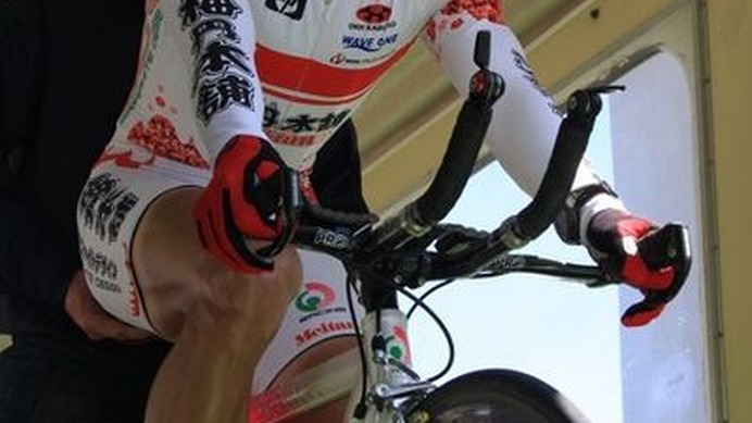 　EQA・梅丹本舗に所属するプロロードレーサー岡崎和也が、6月28日に広島県の中央森林公園で行われる第12回全日本自転車競技選手権ロードレースを最後に引退する。同選手と、EQAの浅田顕監督がコメントを発表した。