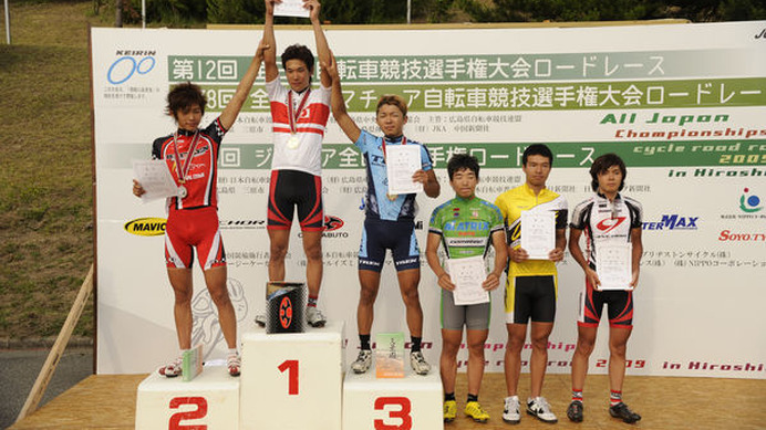 　6月27日に広島県の中央森林公園で開催された全日本選手権のU23カテゴリーは、9人の集団スプリントを制して平井栄一（ブリヂストン・エスポワール）が優勝した。平井は08年のジュニアカテゴリーでも全日本を制しており、前年に引き続いての連覇となった。以下はチーム