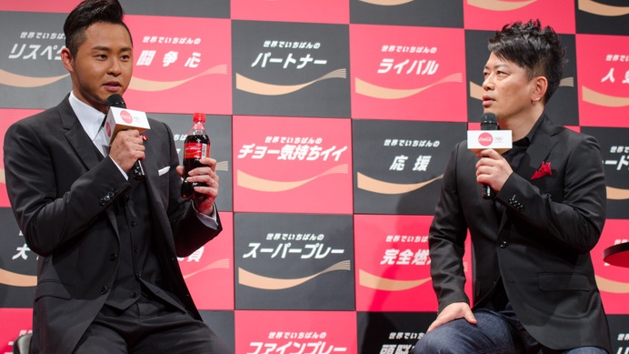 「コカ・コーラ」サマーキャンペーン2016キックオフイベント、北島康介と雨上がり決死隊の宮迫博之（2016年6月21日）