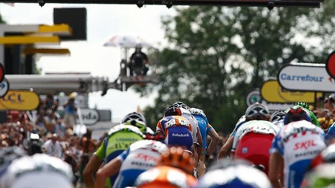 　ツール・ド・フランスは7月15日、バタン～サンファルジョー間の192kmで第11ステージが行われ、イギリスのマーク・カベンディッシュ（24＝チームコロンビア）が前日に続いて大集団によるゴール勝負を制して今大会4勝目、通算8勝目を挙げた。スキル・シマノの別府史之（