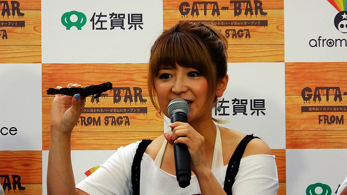 佐賀県が仕掛けたプール＆バー「GATA-BAR from SAGA」（東京・青山）。その開催前日に登場した矢口真里