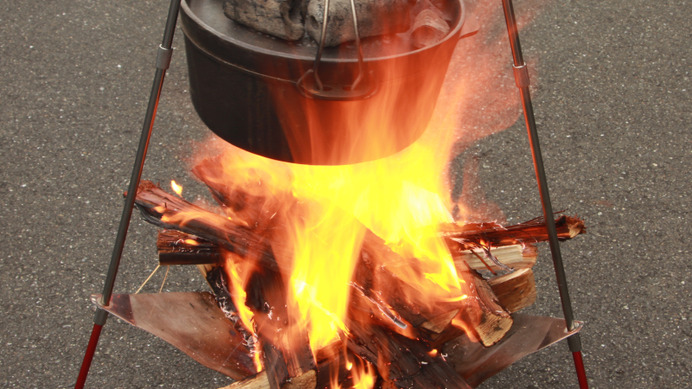 調理や焚き火ができる「ライダーズファイアクレードル」発売
