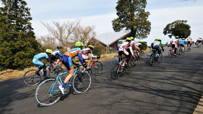 　東京都自転車競技連盟が主催する第1回東京都奥多摩ヒルクライムが10月4日に東京都西多摩郡の奥多摩周遊道路で開催される。距離は11.1kmの予定。一斉スタートの個人ロードレースで、自転車はロードバイクのみ。未登録選手のクラスや初級者クラスもある。 東京都以外か