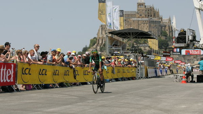 　第100回ツール・ド・フランスは7月10日にアブランシュ～モンサンミッシェル間の33kmで第11ステージとして個人タイムトライアルが行われ、同種目の世界チャンピオンであるオメガファルマ・クイックステップのトニー・マルティン（ドイツ）が優勝。スカイのクリストファ