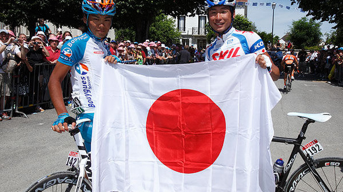 　東京オリンピック・パラリンピック招致委員会は9月17日（木）、東京都庁舎において、開催都市が決定する10月2日（金）の国際オリンピック委員会（IOC）総会に向けた出陣式を行った。総会が行われるコペンハーゲン入りするアスリート13人に、09年に日本人として13年ぶ