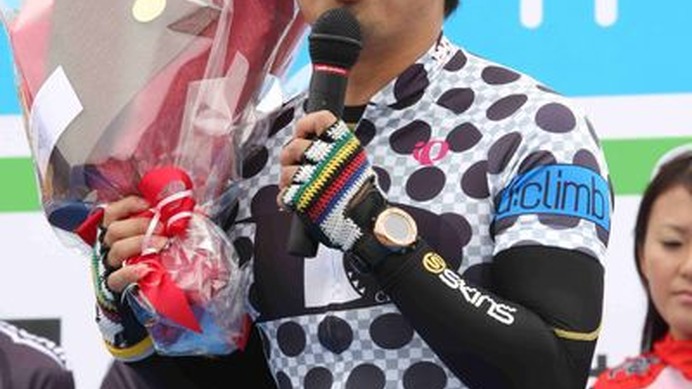 　自転車芸人を自認する、安田大サーカスの団長こと安田裕己が9月19日にサイクリングイベント、TOKYOセンチュリーライドにゲスト出演した。15日にタレントの岩田さちとの結婚報告を行ったばかりだけに、同じゲストやイベント参加者に「おめでとう」の声をかけられ、舞台