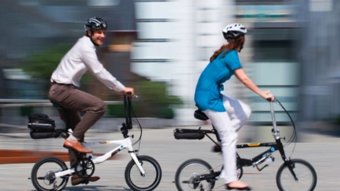 　自転車総合商社のマルイが自転車ブランド「ジャンゴ」の2010年モデルを発表した。台湾の自転車用品メーカー、トピークが開発を手がけた折りたたみ自転車で、わずか4秒で折り畳める小径車など、ジャンゴ独自のアイデアが盛り込まれたモデルがラインナップする。