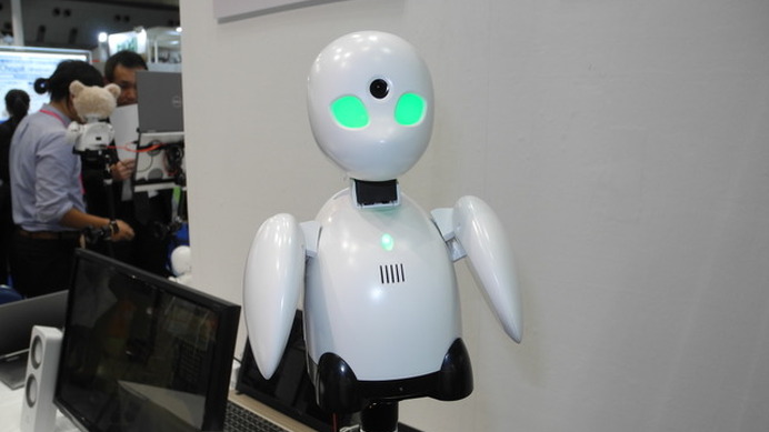 オリィ研究所が開発した分身ロボット「OriHime」