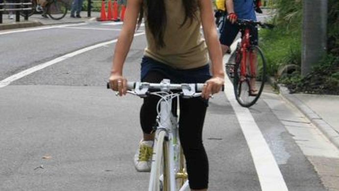 　ボサノバシンガーの小泉ニロさんがサイクルスタイルで連載してきた人気コラム「ゆる～くいきます。」のフィナーレとなる第12回が公開されました。「約1年間、ご愛読してくださった皆さま、どうもありがとうございました。歌いながら、自転車に関わる活動をしながら、