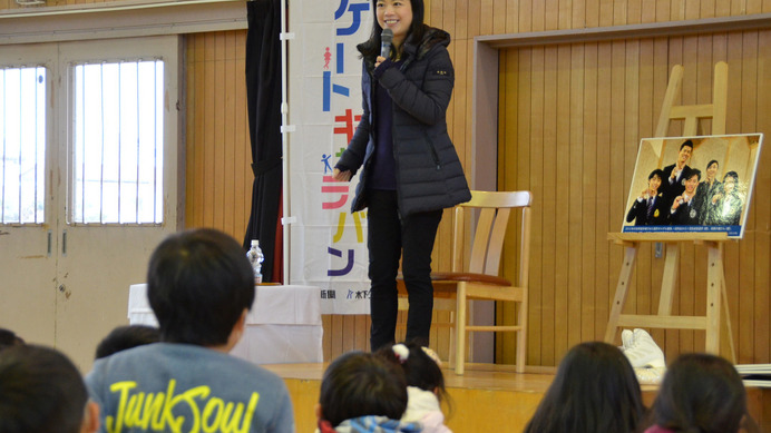 鈴木明子、出張体験型授業で小学生とスケート交流