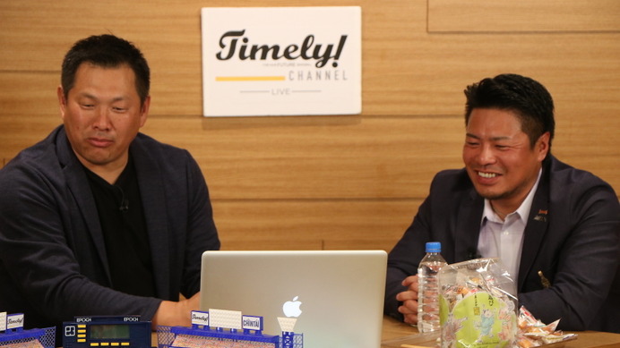 インターネット番組『Timely! CHANNEL LIVE』ホスト役の山崎武司（左）と第3回ゲストの岩村明憲（2016年11月29日）