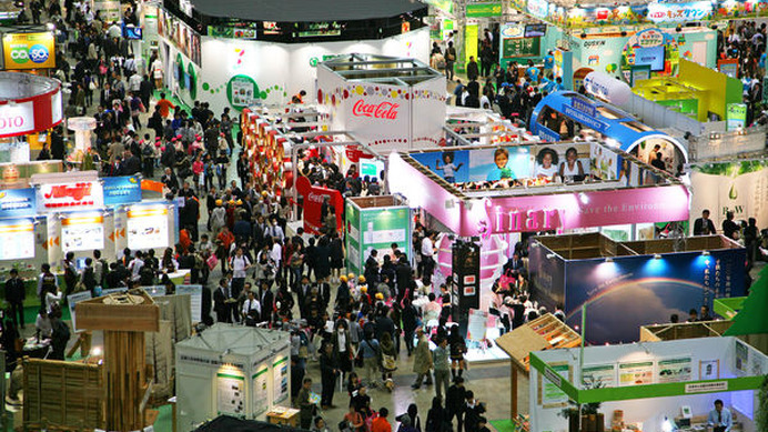 　エコプロダクツ2009が12月10日から3日間、東京国際展示場の東京ビッグサイトで開催される。 国内最大級の721の企業・団体などさまざまな組織が出展し、来場者がそれぞれのスタイルでエコライフの実現を考える。日本最大級の環境展示会。