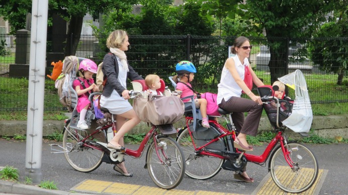 子供 を 自転車 に 乗せる